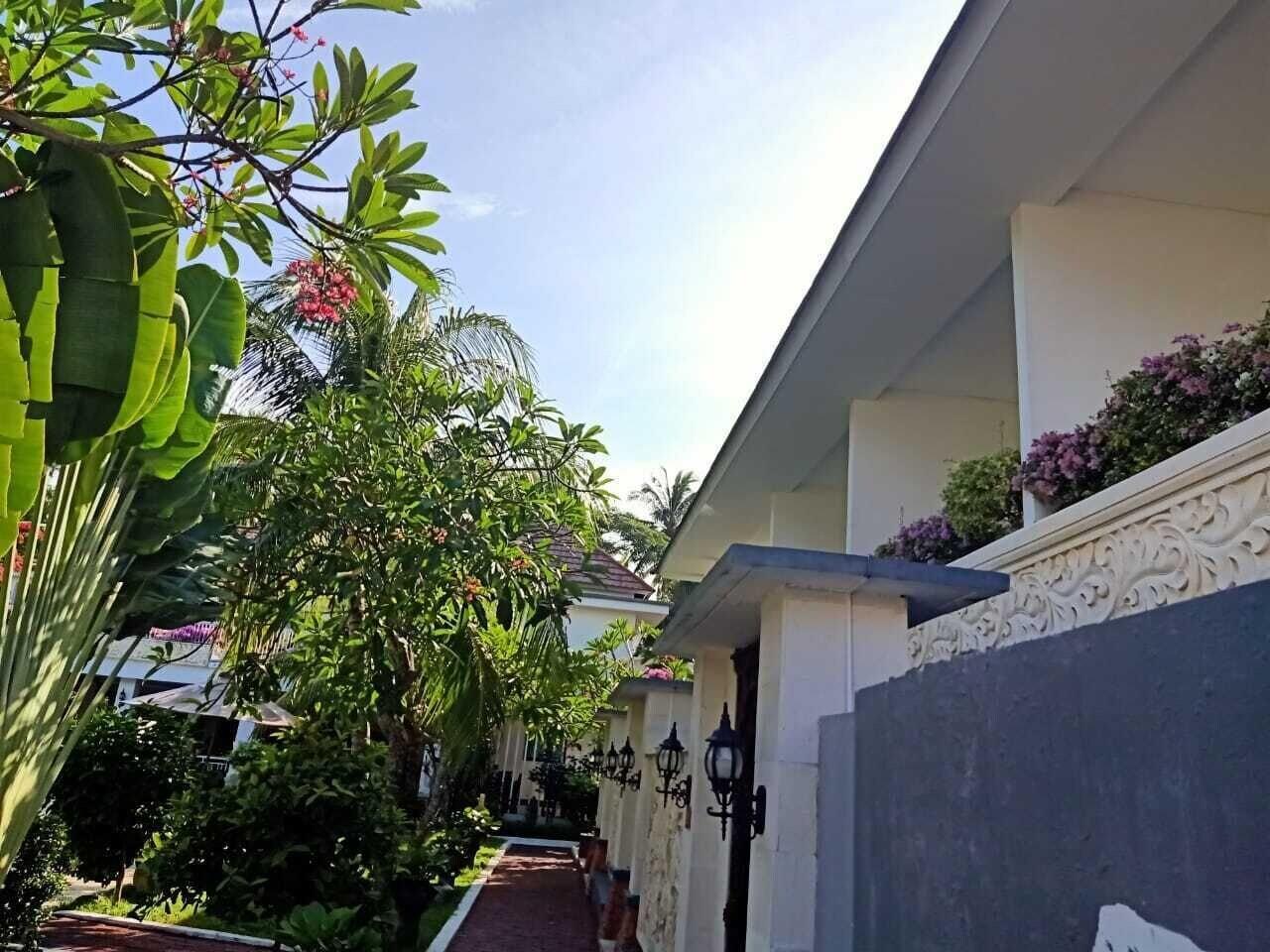 Puri Saron Senggigi Hotel Екстер'єр фото